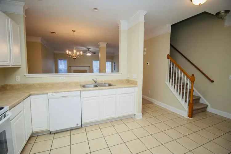 Rent Townhouse in Hampton Forest with 2 Bedrooms and Pool