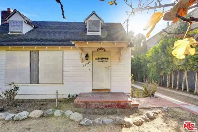 House For Sale in 12518, Addison Street, Los Angeles, California