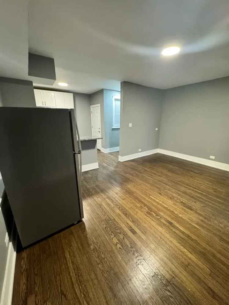 Rent Charming 3 Bedroom Apartment on Oglesby Avenue with Modern Finishes