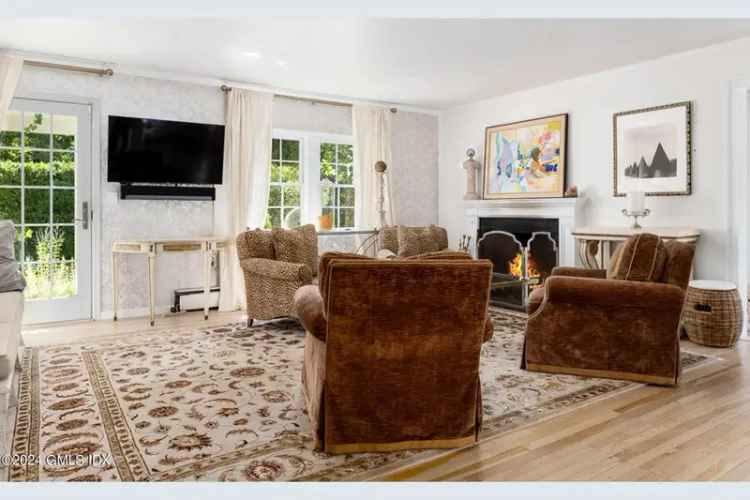 Rent House in Old Greenwich with Beautiful Landscaping and Spacious Interiors