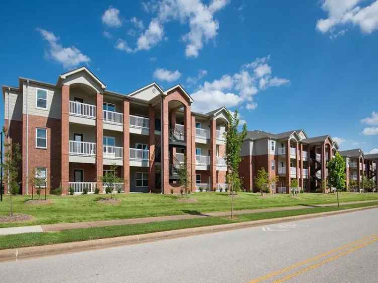 Rent Apartments in Yukon OK with Golf Course Views and Resort Amenities