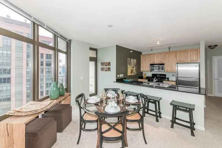 Rent Apartment in Echelon Chicago with City Skyline Views and Amenities