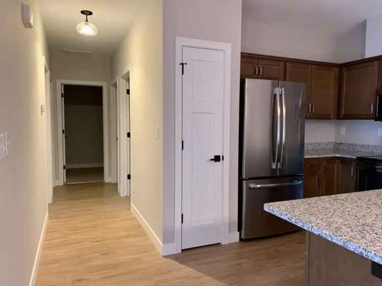 Rent Newly Renovated Apartment Unit in Grosse Ile with Modern Amenities