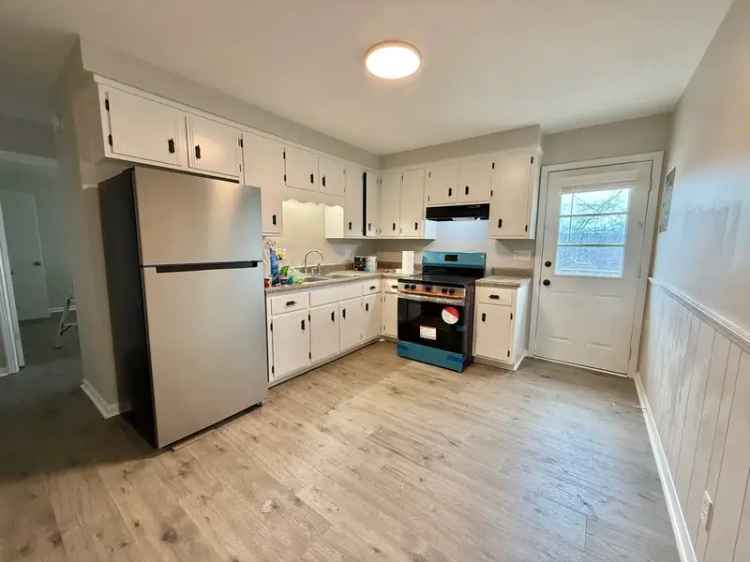 Rent Newly Renovated Apartment Unit with Modern Features