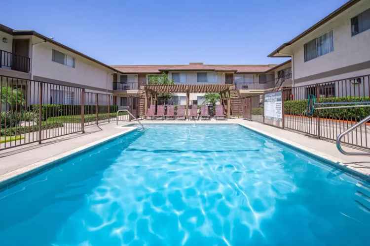 Rent Apartments in Anaheim with Sparkling Swimming Pool and Fitness Studio