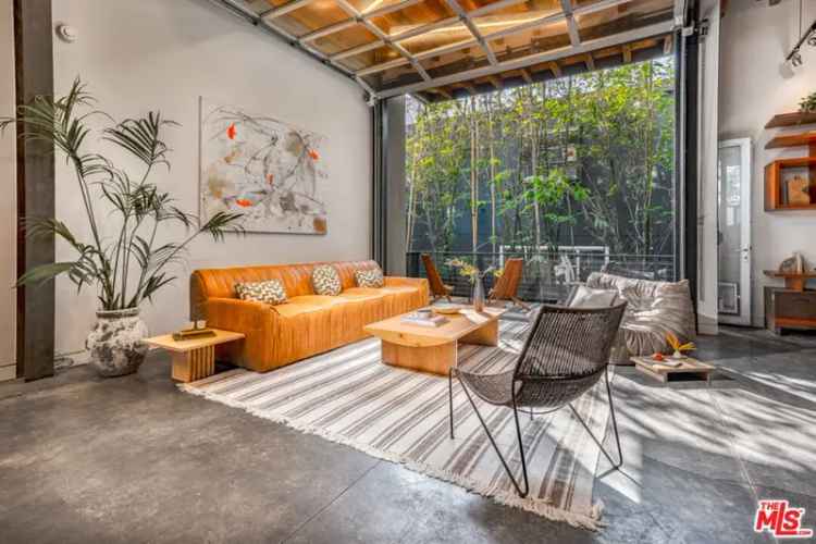 House For Sale in 25, Brooks Avenue, Los Angeles, California