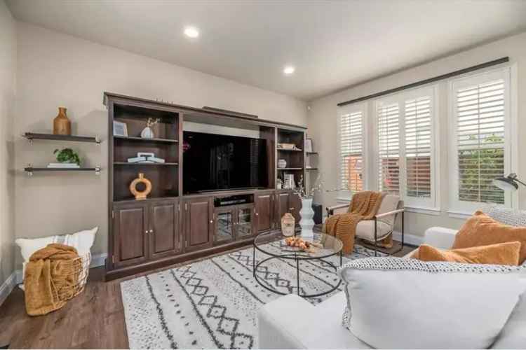 House For Sale in 305, Creekside Village Drive, Los Gatos, California