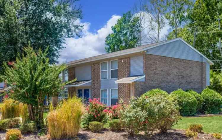 Rent Apartments in Fayetteville AR with Pool and Dog Park