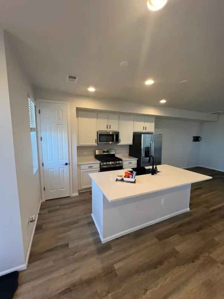 Townhouse for Rent in Aurora Highlands with Smart Home Features