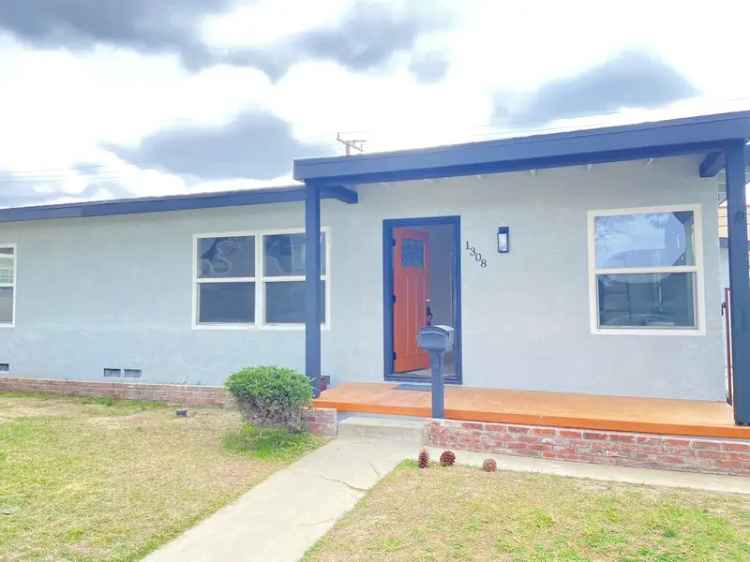 Rent Beautiful 3 Bedroom House in Fullerton with Spacious Living Area