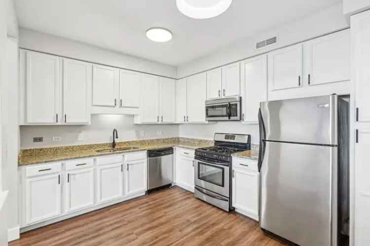 Rent Luxury Apartments in Vernon Hills with Exceptional Amenities