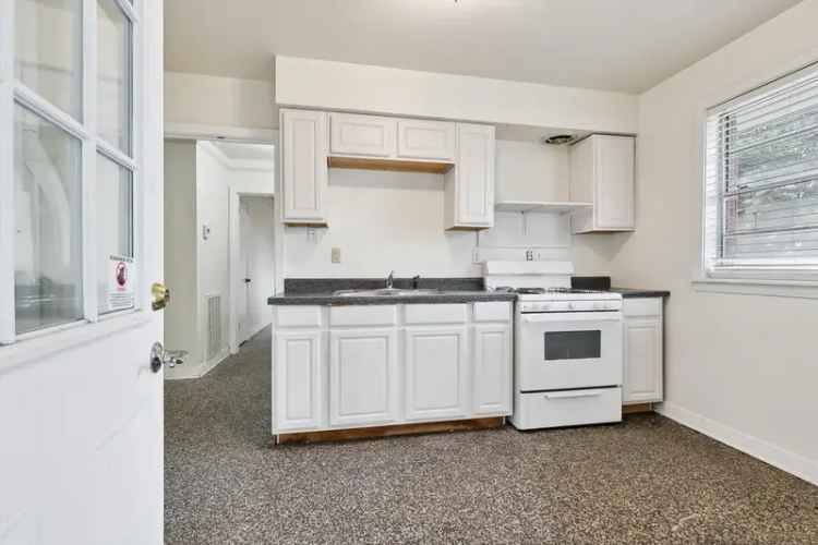 Rent 1 Bedroom Duplex Home in Old Metairie with Updated Amenities