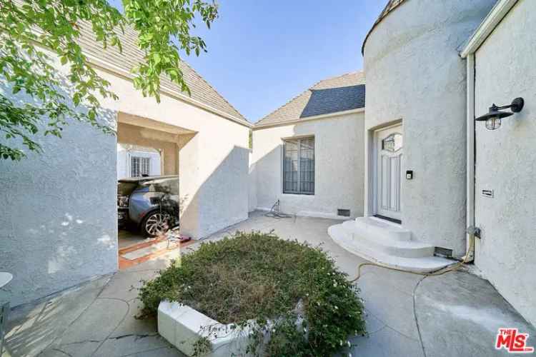 House For Sale in 6203, Del Valle Drive, Los Angeles, California