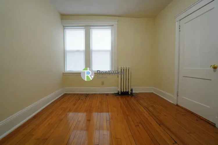 Rent Apartment Unit in Allston with 2 Beds and Porch