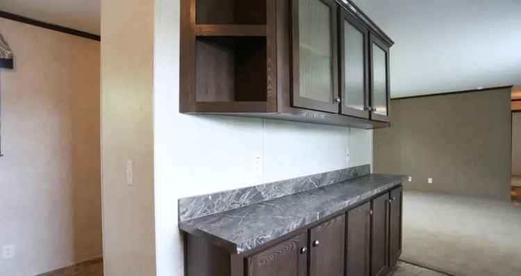 Rent Three Bedroom Apartments in Lakeview Meadows with Modern Features