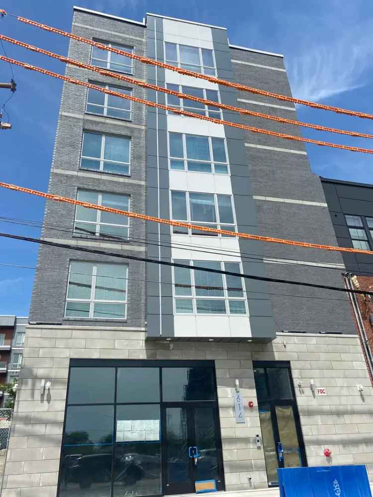 Luxury Rent Apartments near Penn's Landing - Pet Friendly