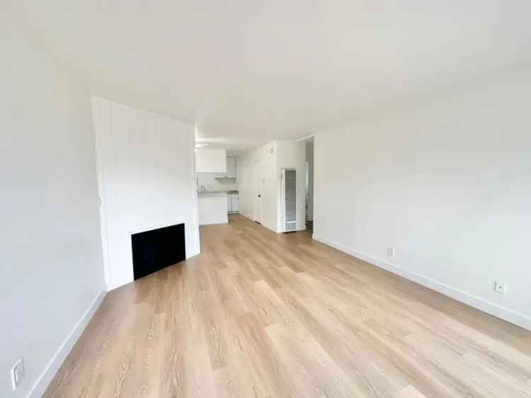 Rent 2 Bedroom Apartment Near Westminster Center Mall in Westminster CA