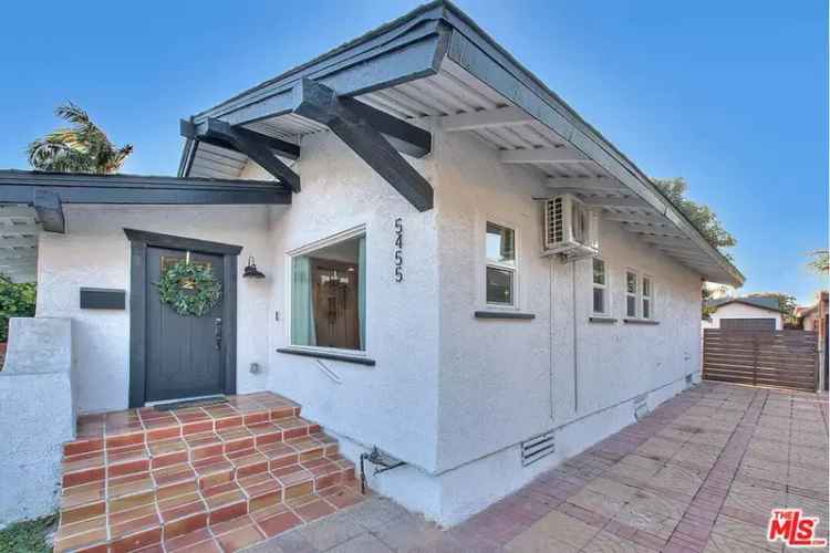 Buy House in Angeles Mesa with Spacious Backyard and Modern Amenities