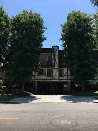 Rent Charming Townhome in Sherman Oaks with Courtyard and Spa