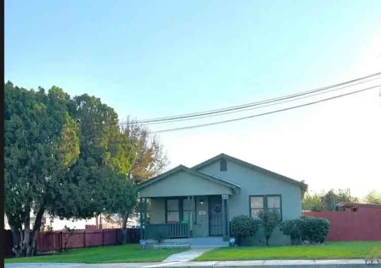 Rent a 3 Bedroom Home in Shafter with Solar Panels and Spacious Yard