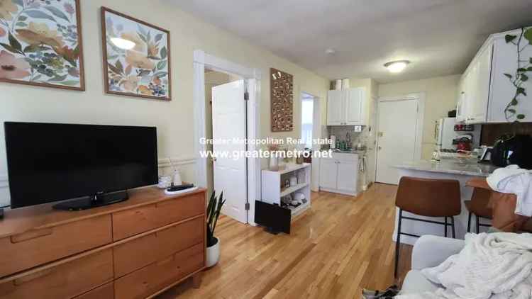 Rent Apartment Unit with Exposed Brick and Open Kitchen Near T