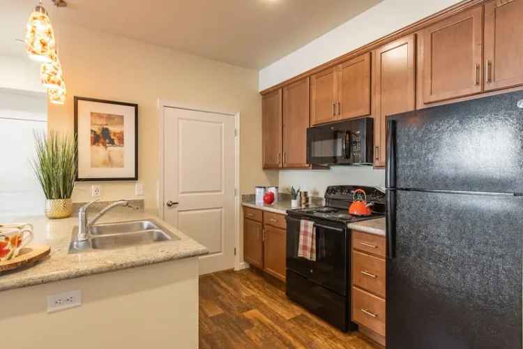 Rent Modern Pet Friendly Apartment in Wenatchee with Pool and Fitness Center