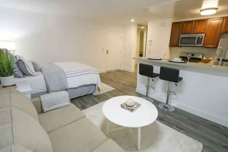 Rent Apartment in Westwood Riviera Near UCLA with Dining Options