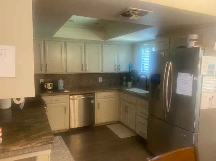 Rent Single Family Home Conveniently Located Near Shopping and Restaurants