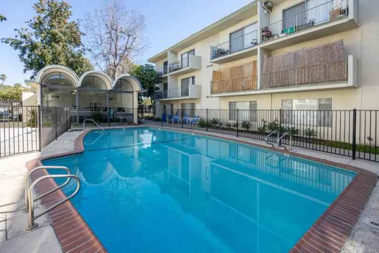 Rent Park Manor Apartments with Luxury Amenities and Convenience