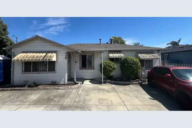 Buy Classic 1950s Home in Oakland Ideal for Commuters