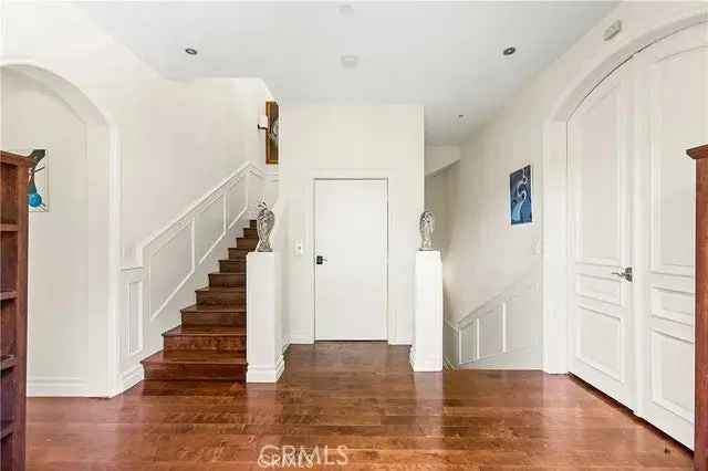 House For Sale in 6075, Rodgerton Drive, Los Angeles, California