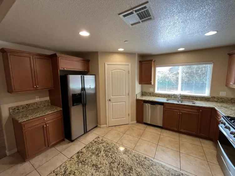 Rent Beautiful 4 Bed Home in NW Visalia with Modern Features