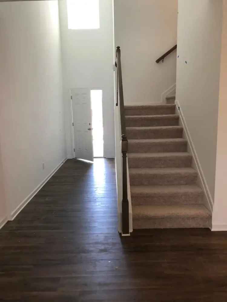 Rent Townhouse in Ashton Wood's BROOKVIEW Community with Amenities