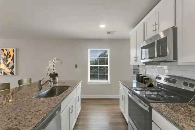 Rent Townhomes in Lawrenceville with Modern Amenities and Spacious Interiors