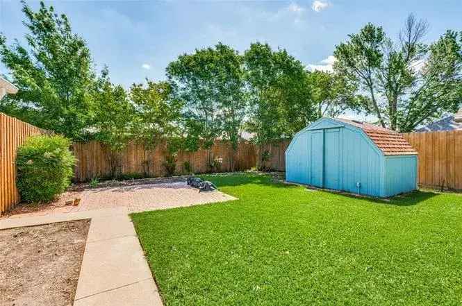 Rent Stylish Single Family Home with Large Backyard in Meadow Ridge