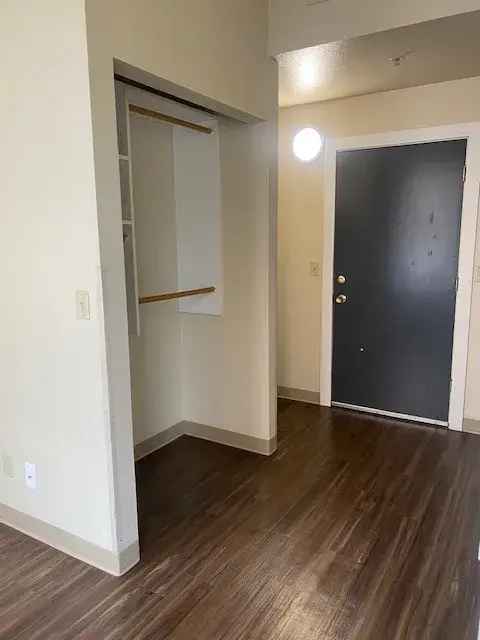 Rent Studio and 1 Bedroom Apartments in Downtown Tacoma with Ocean Views