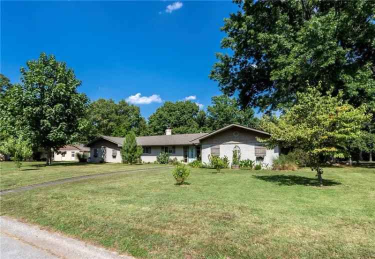 House For Sale in 209, Prospect Street, Siloam Springs, Arkansas