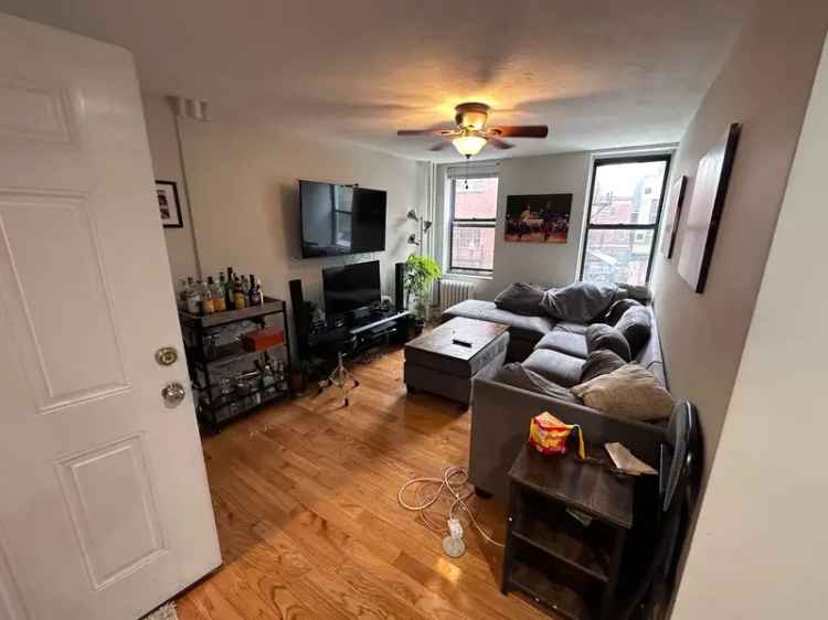 Rent Apartment Unit in Boston's North End with 3 Bedrooms and Heat Included