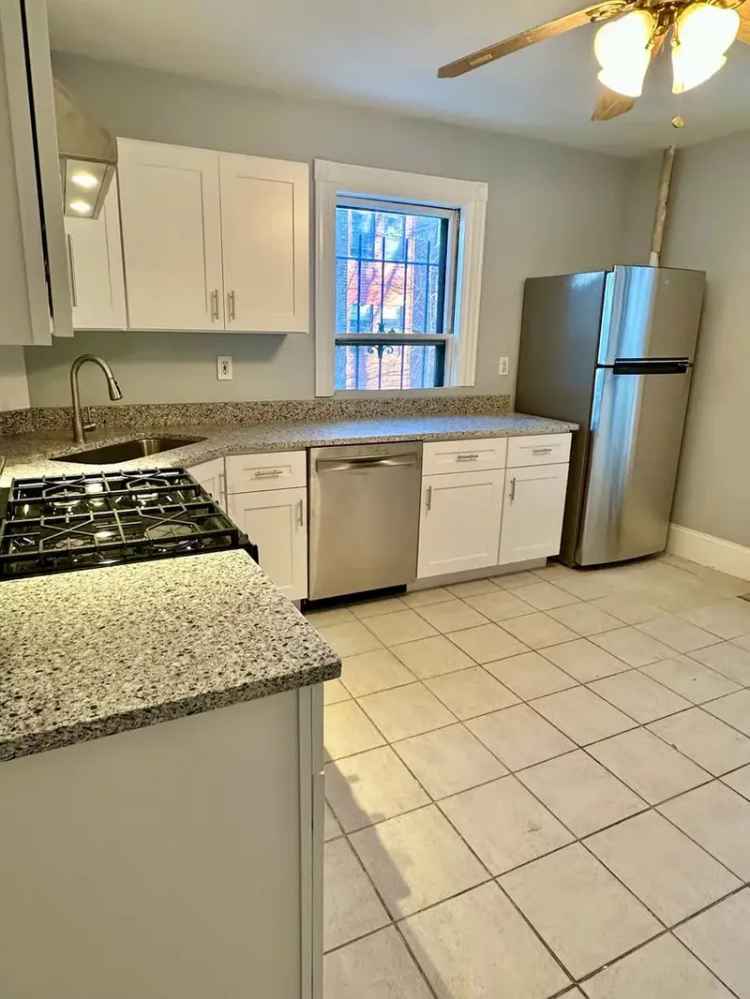 Rent Apartment Unit 3 Bedroom Near Comm Ave and Brighton Ave