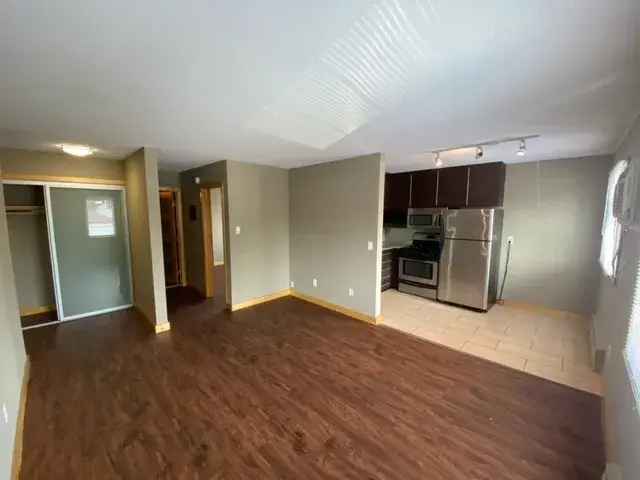 Rent Apartment Unit with Modern Amenities Near Lyndale Restaurants