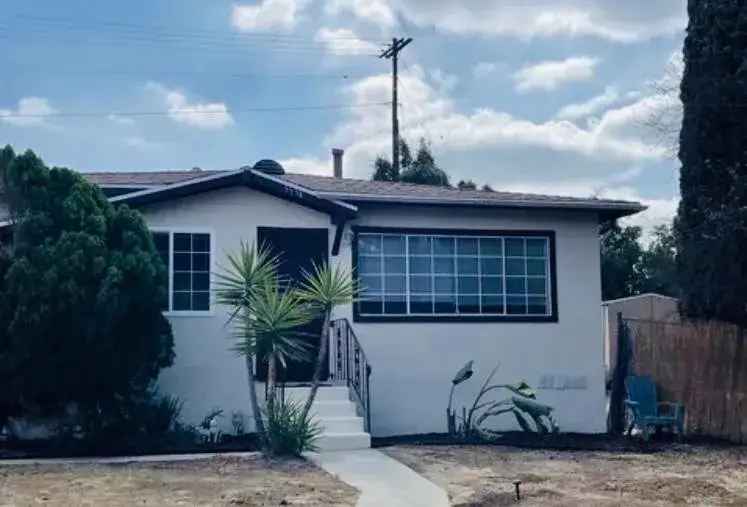 Rent Stand Alone House in Long Beach with 3 Bedrooms and 2 Baths