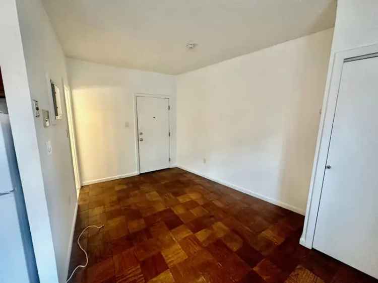 Apartment for Rent in Boston with One Bedroom and Good Sunlight