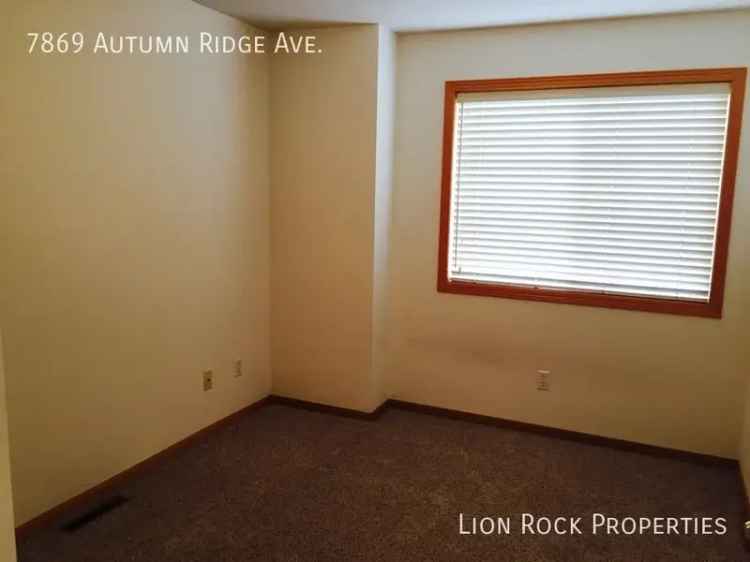 Rent 3 Bedroom 2 Bathroom Townhouse in Chanhassen with Modern Features