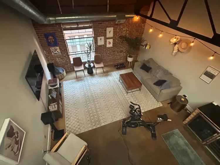 Rent 1 Bedroom Loft Apartment in Capitol Hill with Modern Features