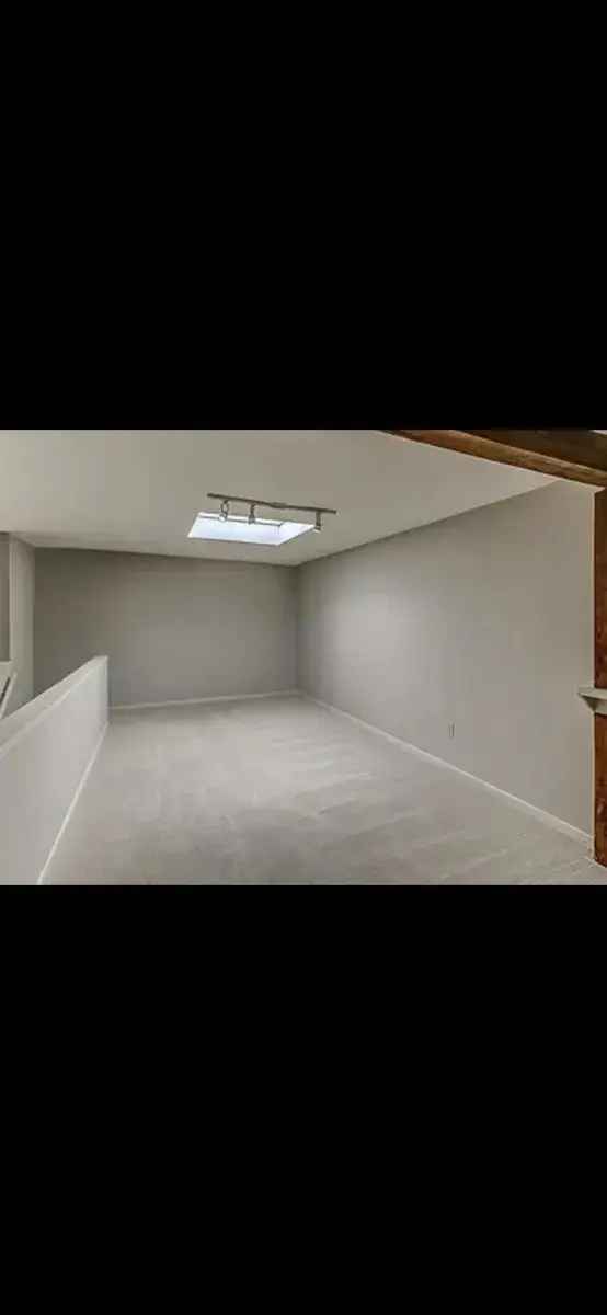 Rent 2 Bedroom Condo in Downtown Memphis with Modern Features