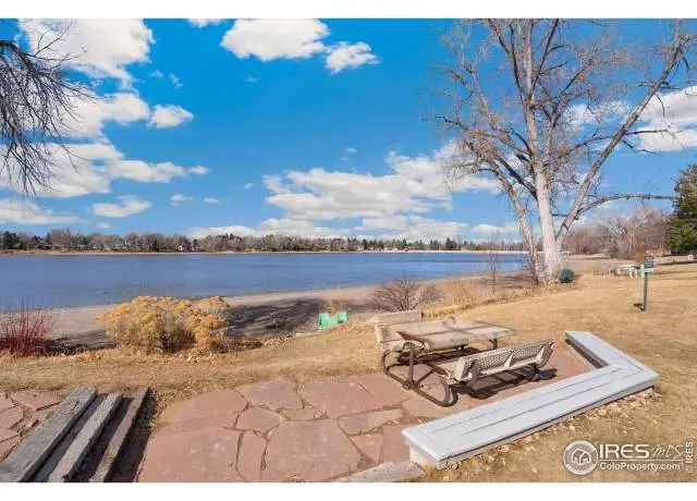 Buy Condo in Lake Sherwood with Stunning Lake Views and Modern Features