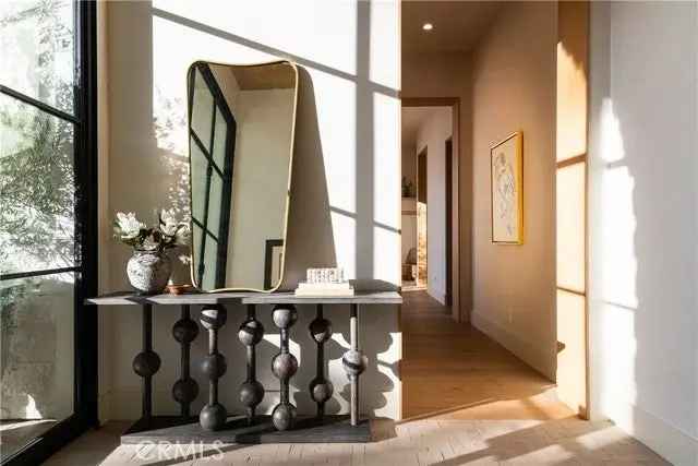 House For Sale in 4830, Louise Avenue, Los Angeles, California