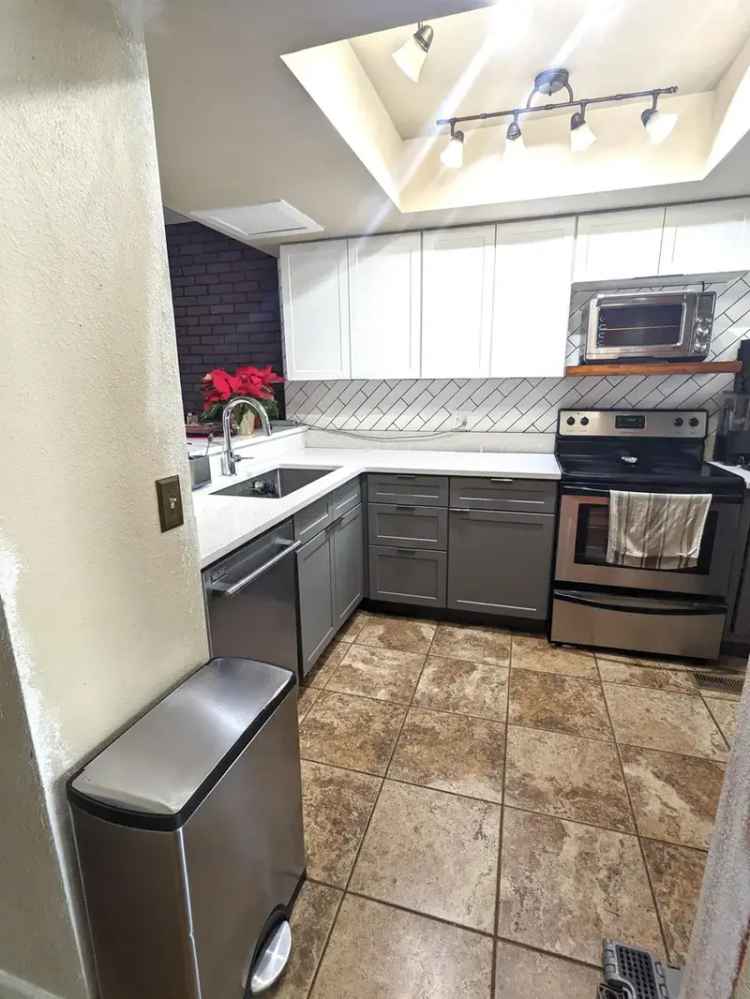 Room for Rent in Townhouse with En-Suite Bathroom Near Cherry Creek