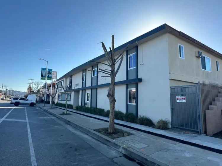 Rent Bachelor Apartment in Valley Village with Utilities Included