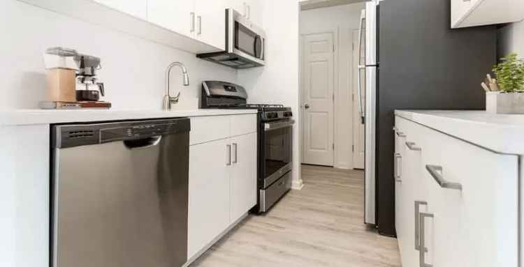 Rent Luxury Pet Friendly Apartments in Ronkonkoma with Great Amenities